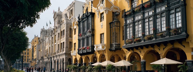 Colonial buildings and balconies surrounding Lima’s Plaza Mayor