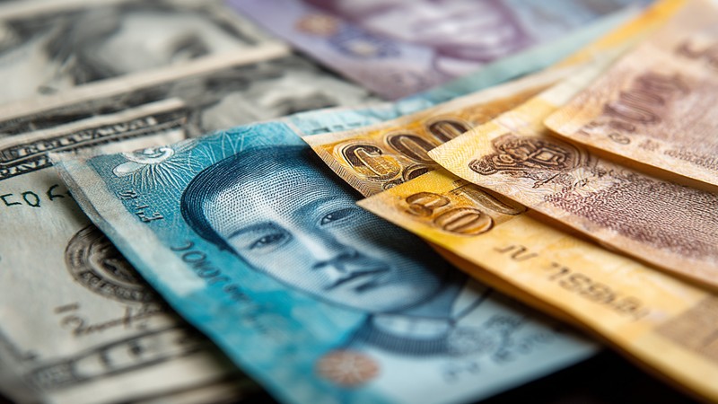 Peruvian sol banknotes and currency exchange