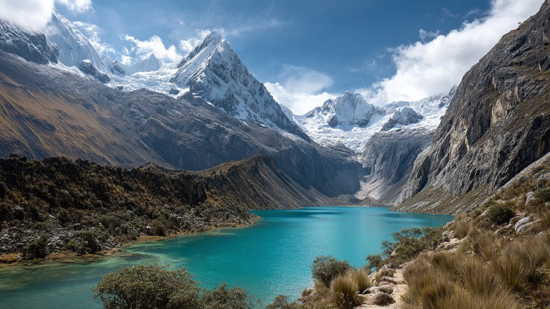 Snow‑capped peaks and turquoise lake in Huascarán National Park